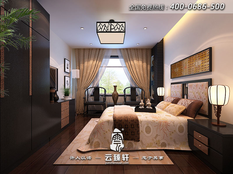 小戶(hù)型的臥室裝修的很有古典韻味，中式氣息濃厚
