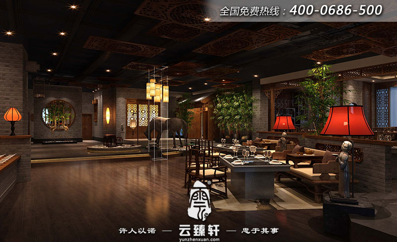 整個餐廳的裝飾顏色統一，色彩以沉穩的深色系為主